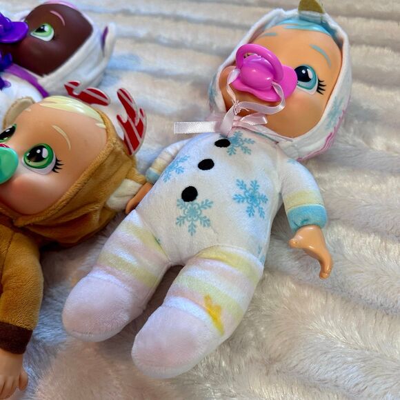 Cry Babies Tiny Cuddles Holly Jolly Edition 3-pack - Picture 4 of 8